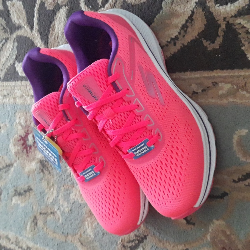 4x*Host Pick*Skechers Go Run performance shoes